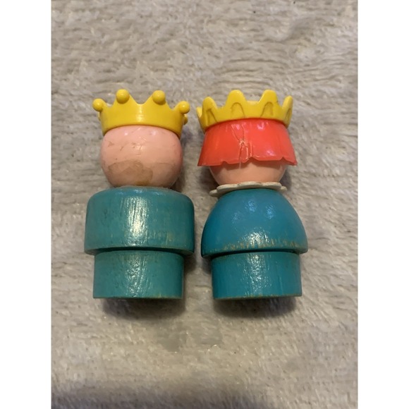 Vintage Fisher Price Little People Prince & Princess For Castle Wood Body #993 - Picture 2 of 2